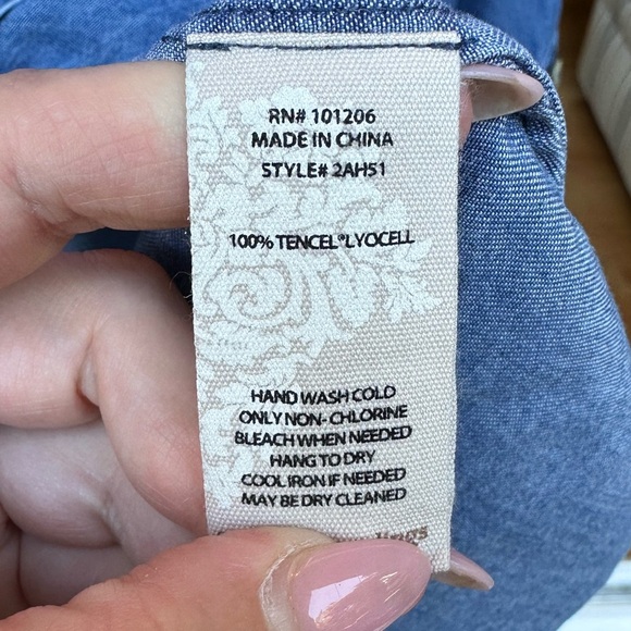 Soft Surroundings Women’s Asymmetrical Tencel Denim Blue Tunic Top Size XS - Picture 7 of 8